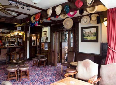 The Kings Arms Bed & Breakfast วิล์มสโลว์ ภายนอก รูปภาพ